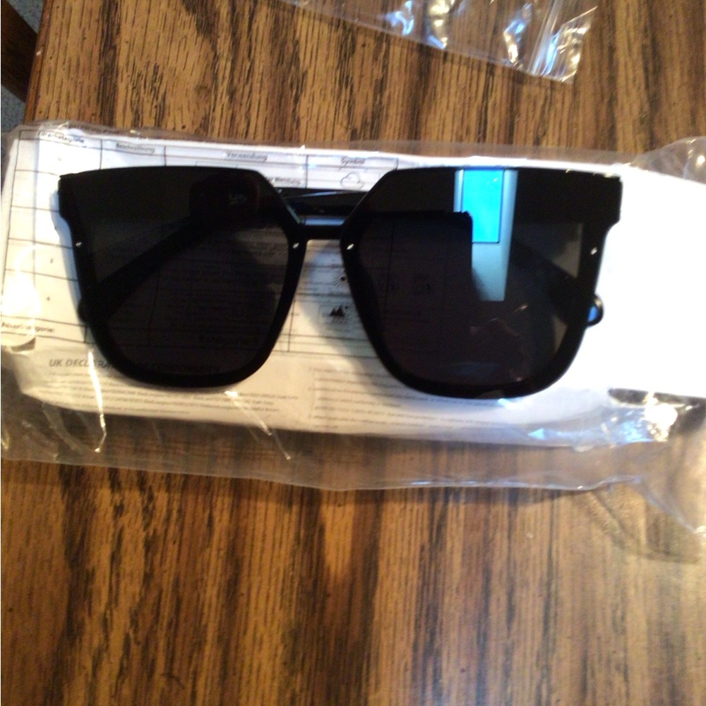 New In Box SHEIN Black Oversized Square Sunglasses!